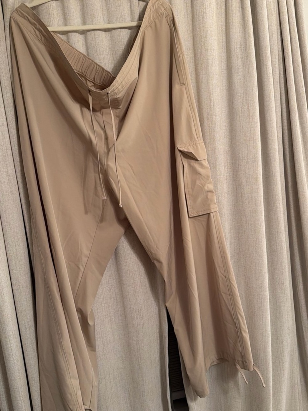 Women’s Relaxed Cargo Pants in khaki